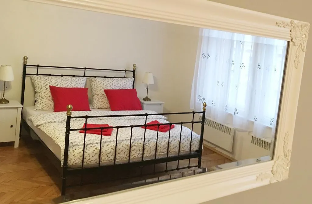 Crown Apartment Prague 0*,