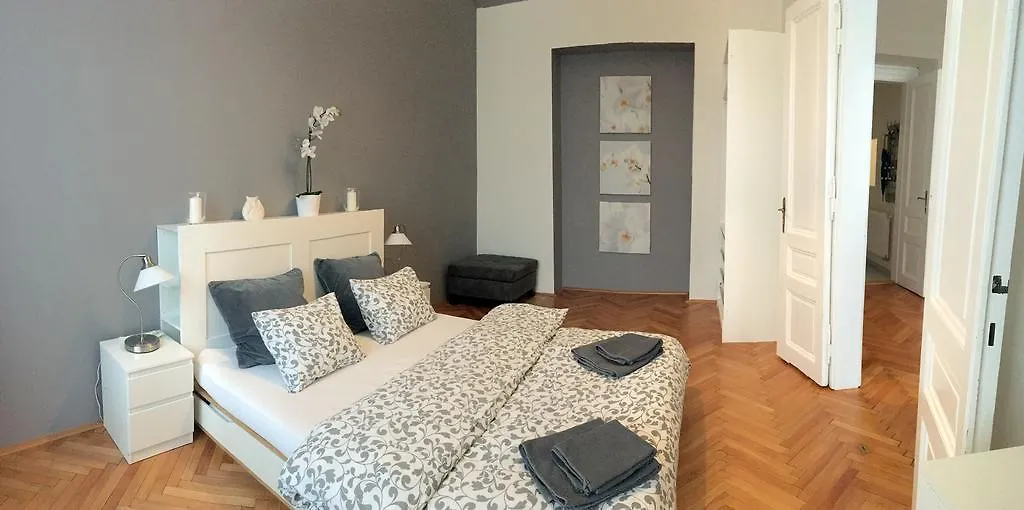 Crown Apartment Prague